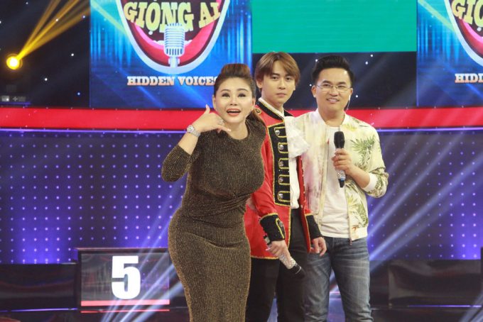 Những pha hài duyên dáng không đỡ nổi của Lê Giang trong gameshow khiến đồng nghiệp khóc thét