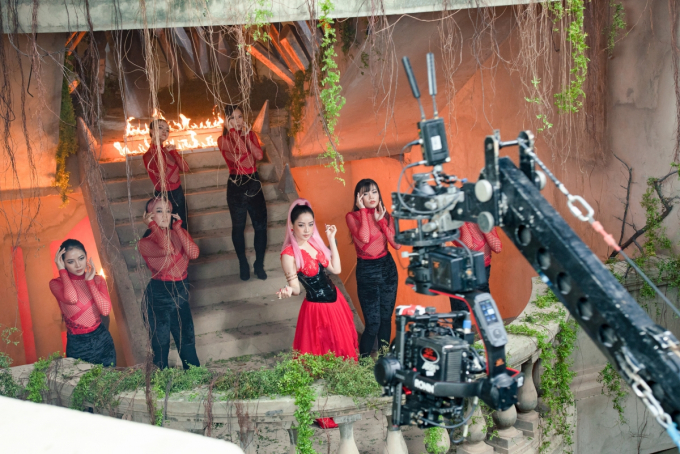 Chi Pu hát nhạc phim Victor Vũ, netizen nhận xét: Phim kinh dị nên lựa giọng Chi Pu