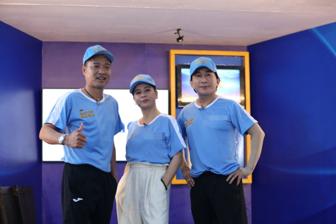Cát Phượng, NSƯT Kim Tử Long cùng dàn nghệ sĩ đội mưa thực hiện thử thách giúp người nghèo