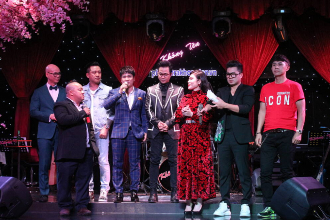 Đồng nghiệp nghẹn ngào tưởng nhớ Vân Quang Long, gây quỹ hơn 220 triệu đồng hỗ trợ các con của cố ca sĩ