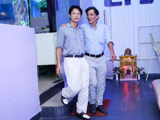 Nghệ sĩ Thương Tín nói về chuyện đột quỵ, nghẹn ngào khi nhắc đến con trai độc nhất