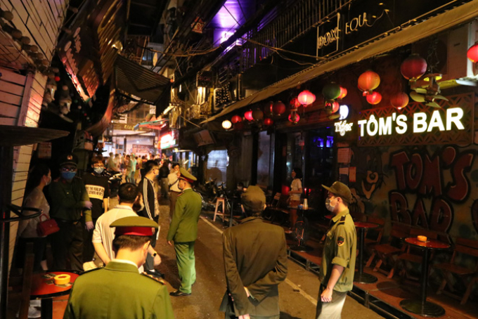 NÓNG: Không lòng vòng, Hà Nội yêu cầu đóng cửa quán bar, karaoke ngay trong đêm trước thềm nghỉ lễ 30/4 - 1/5