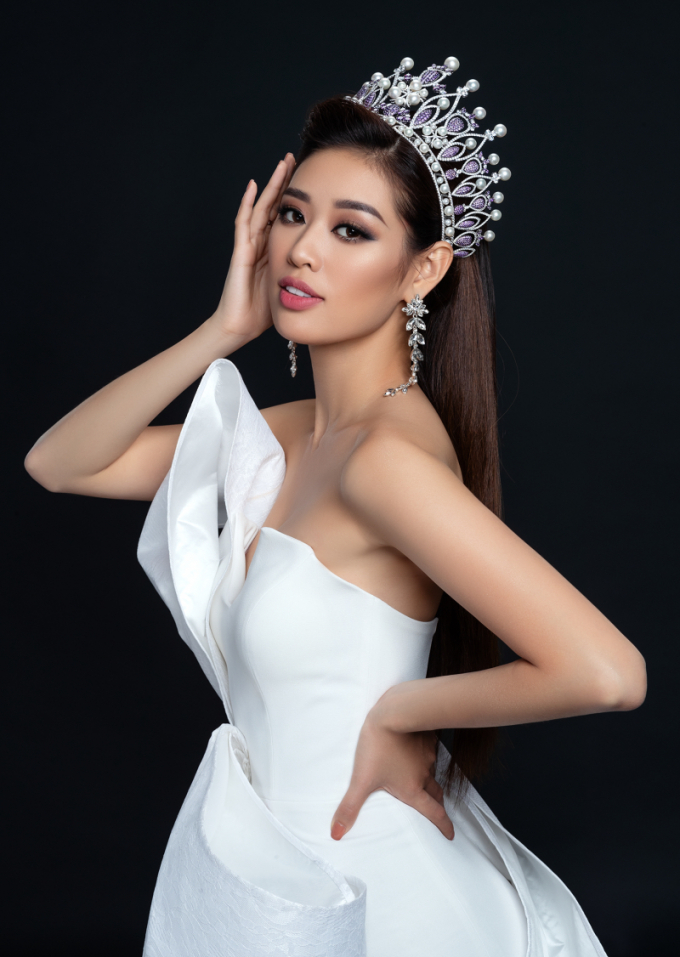 Vừa đặt chân đến Mỹ, Khánh Vân đã được dự đoán đăng quang Miss Universe 2020