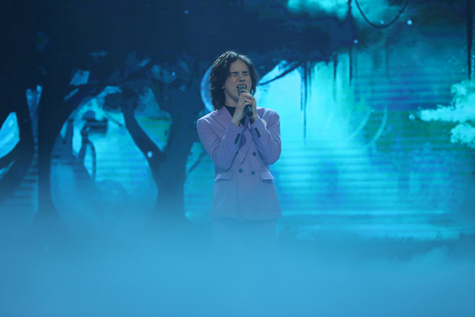 Trần Đức Bo gây sốc khi cover nhạc Mỹ Tâm, Hiền Hồ và Phí Phương Anh trên truyền hình