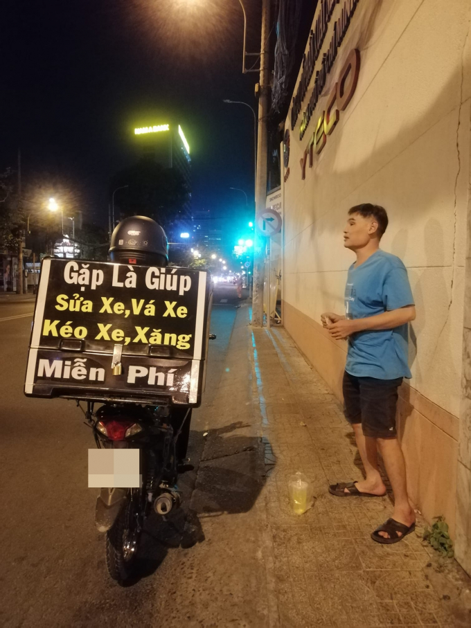 Chuyện ấm lòng: Người đàn ông tử tế rong ruổi khắp Sài Gòn buổi đêm để giúp đỡ người gặp nạn