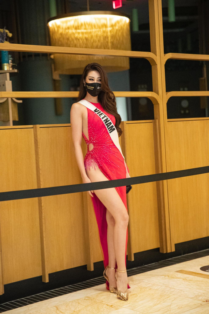 Khánh Vân ghi điểm mạnh: Vừa hay tin Hoa hậu Myanmar mất hành lý đã tốt bụng cho đối thủ mượn váy áo