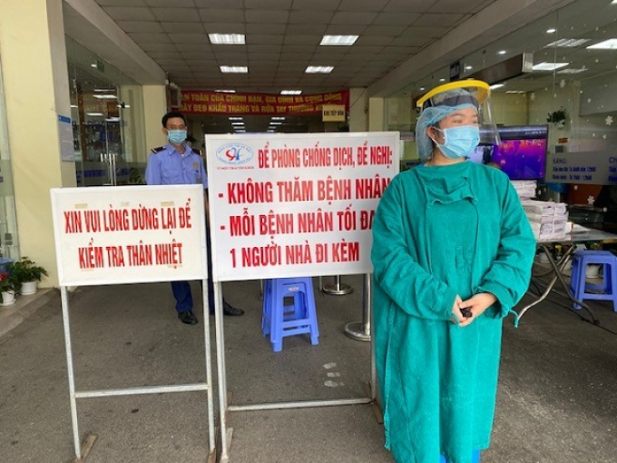 NÓNG: Hai vợ chồng bay cùng chuyên gia Trung Quốc, không khai báo y tế nghi nhiễm Covid-19, đi khắp Hà Nội