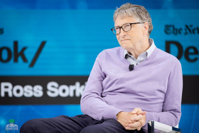 Bill Gates vẫn ve vãn đồng nghiệp nữ trong khoảng thời gian có vợ