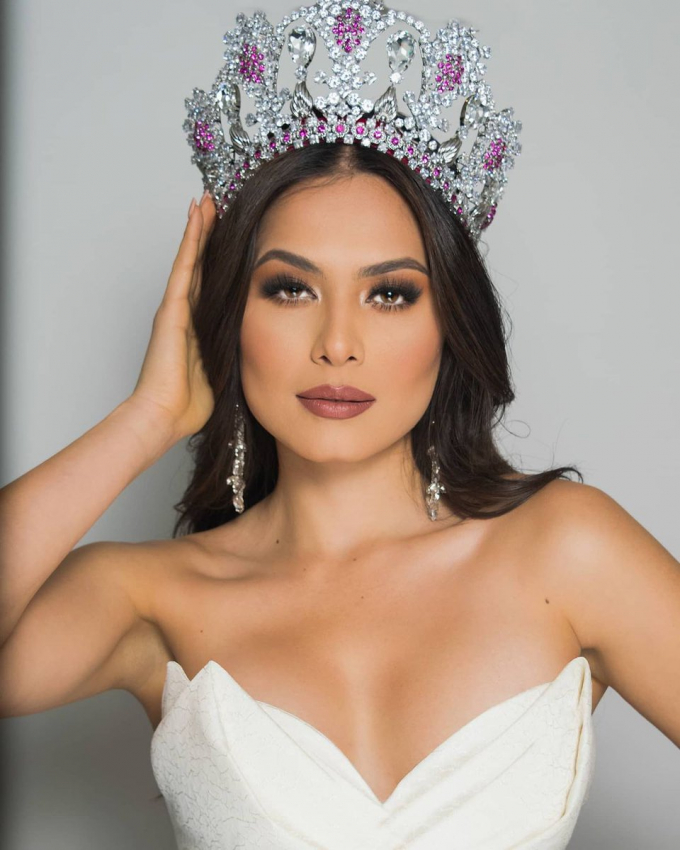 Vượt mặt Khánh Vân và 72 đối thủ sừng sỏ, mỹ nhân Mexico đăng quang Hoa hậu Hoàn vũ 2020