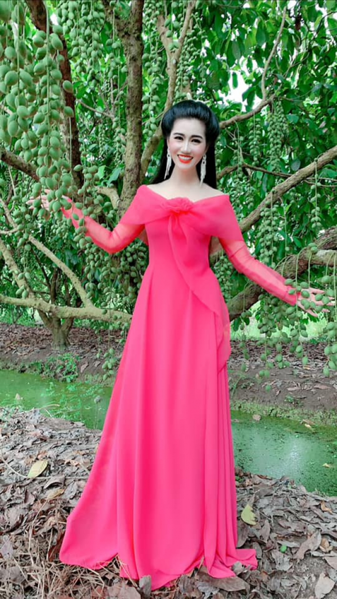 Hoa hậu Mai Phương Thảo chăm diện áo dài, khoe trọn vẻ đẹp nền nã cùng vóc dáng vạn người mê