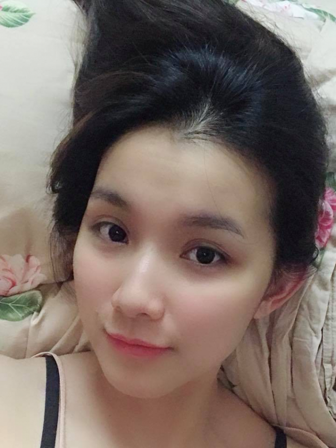 Hoa hậu Thùy Lâm Livestream khen Khánh Vân nhưng fans chỉ chú ý mặt mộc chị đẹp không tì vết