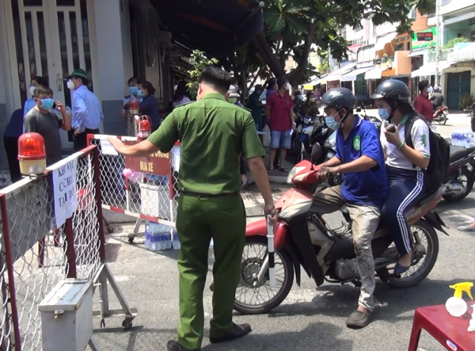 TP.HCM: 72 hộ dân tại Bình Tân bị phong tỏa vì có ca nghi nhiễm Covid-19