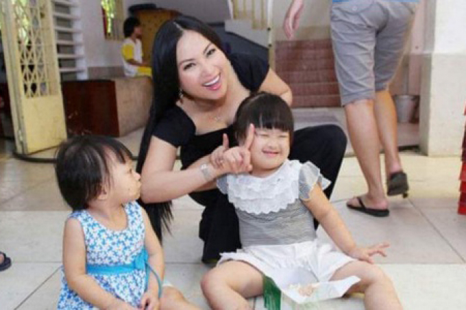 Cuộc sống của em gái Cẩm Ly - người Việt giàu nhất thế giới: Đi chuyên cơ riêng, miệt mài làm từ thiện