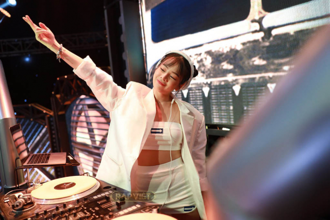 Rộ tin SlimV thay thế búp bê EDM Mie đảm nhận vai trò DJ: Bộ sậu Rap Việt mùa 2 toàn nam?