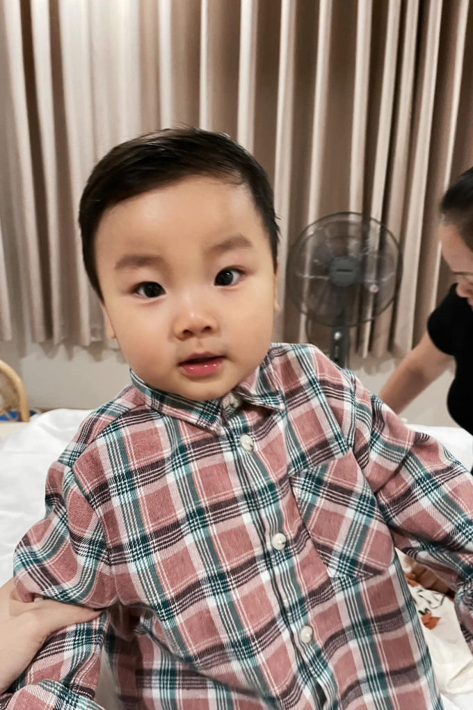 Hòa Minzy chia sẻ hành trình nuôi con bằng sữa mẹ, dù đau đớn vẫn quyết tâm sinh thêm đứa nữa
