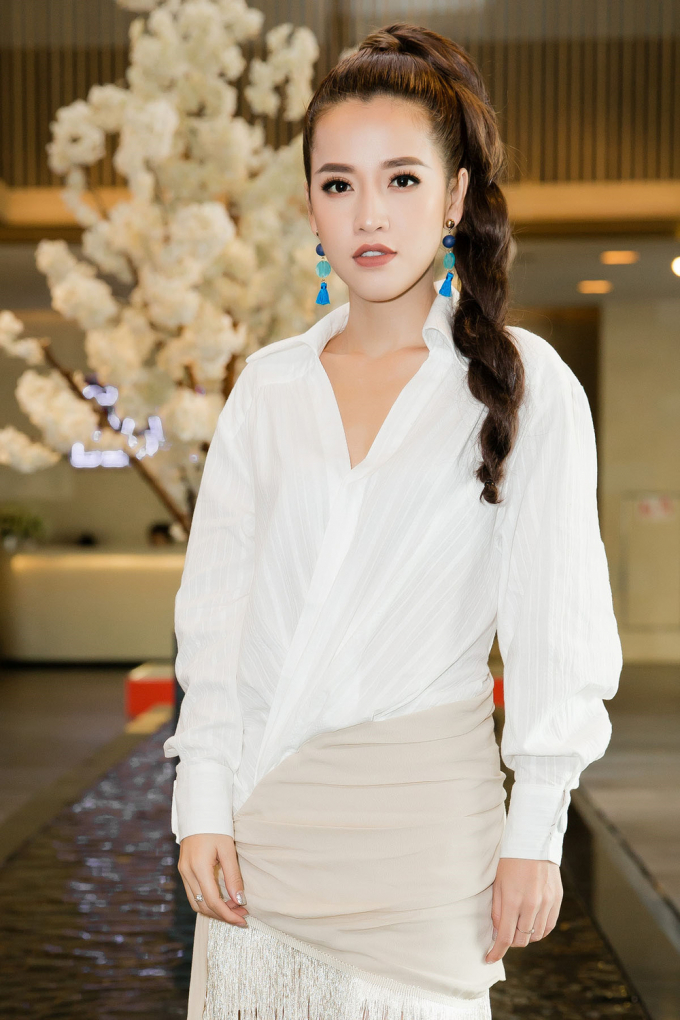 Dàn mỹ nhân sinh năm 1989 của showbiz Việt: Lâm Vỹ Dạ - Bích Phương - Midu xinh đẹp lại cực giàu sang