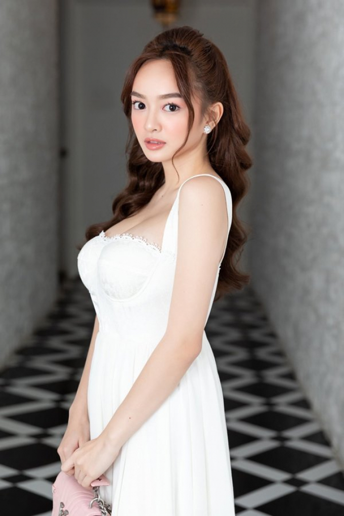 Nữ diễn viên chỉ cao 1m50 nhưng vẫn gợi cảm bậc nhất showbiz Việt