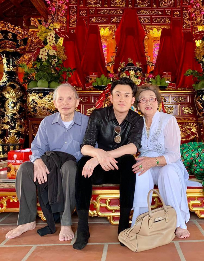 Người thân NSƯT Hoài Linh qua đời giữa mùa dịch, đông đảo sao Việt chia buồn