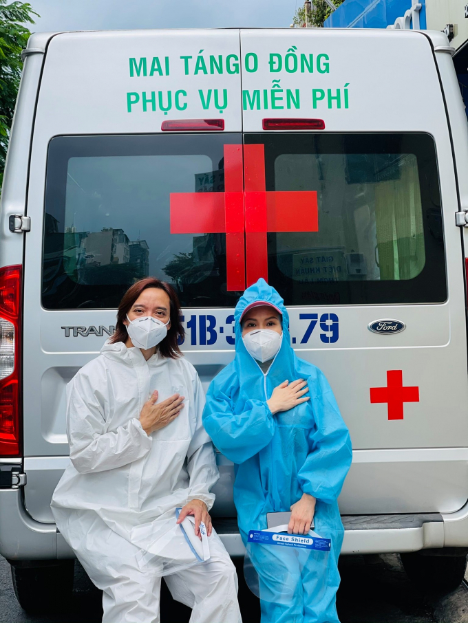Tặng 3 xe cứu thương hơn 3,2 tỷ, NS Việt Hương tiếp tục mua container làm phòng lạnh y tế