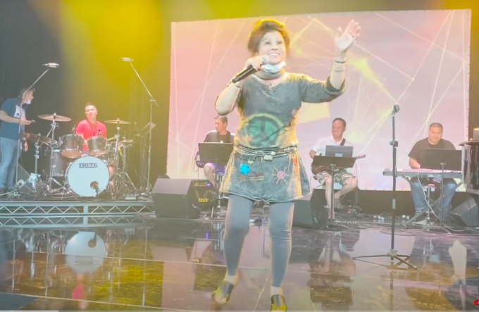 Ngọc Huyền: Ở tuổi U80, ca sĩ Mai Lệ Huyền vẫn nhảy hát như thường