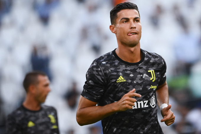Truyền thông Italy mỉa mai Ronaldo vì viết sai chính tả