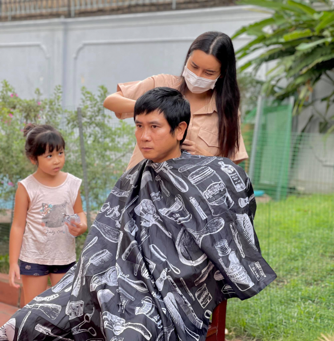 Vợ chồng Hồ Hoài Anh - Lưu Hương Giang lo lắng khi con gái phải xa nhà 2 tháng vì dịch bệnh