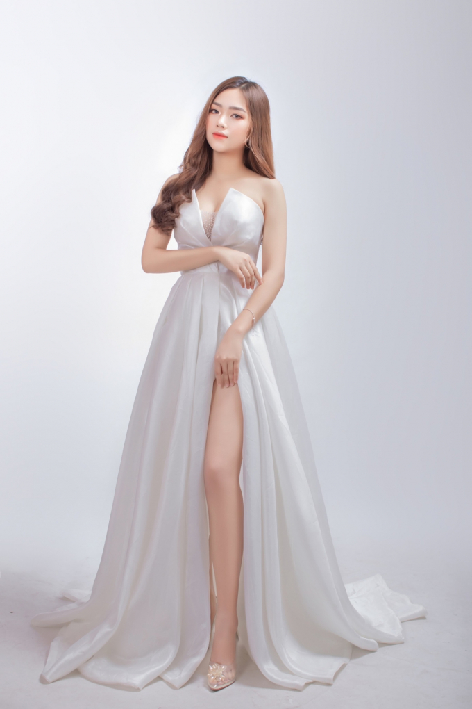 Sắc vóc nổi bật của nữ sinh 19 tuổi đang gây chú ý ở Hoa hậu Hoàn vũ Việt Nam 2021