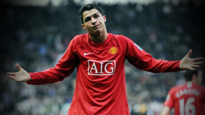Ronaldo ra mắt cùng áo đấu Man Utd mùa này