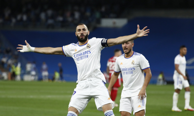 Hattrick của Benzema đưa Real lên đỉnh La Liga