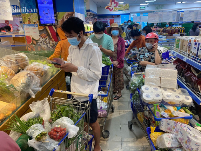 Một chuỗi siêu thị giảm giá 200 mặt hàng cho người dân khi TP.HCM kéo dài giãn cách xã hội