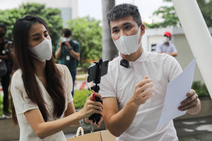 Bạn đời vướng ồn ào: Hari Won thức trắng giúp Trấn Thành sao kê, Công Vinh hết lòng bảo vệ Thủy Tiên