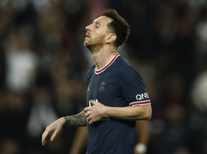 Messi từ chối bắt tay HLV Pochettino khi bị thay ra sớm