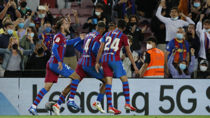 Barca hòa thất vọng tại Camp Nou