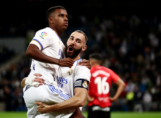 Benzema xô đổ kỷ lục của Ronaldo