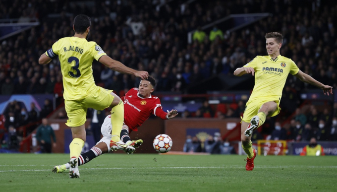 Ronaldo ghi bàn ở phút 90+5 giúp MU thắng ngược Villarreal