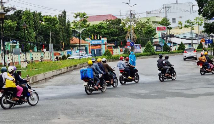 Các tỉnh miền Tây đón hơn 10.000 người về quê, phát hiện nhiều F0