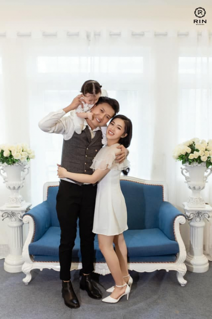 Dàn sao Nụ cười mới sau 17 năm: Trường Giang, Nam Thư, vợ chồng Lâm Vỹ Dạ thành công vang dội