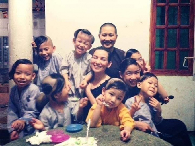 Fans xót xa khi con trai nuôi nhớ thương Phi Nhung: Con không còn được ăn sinh nhật bên mẹ nữa