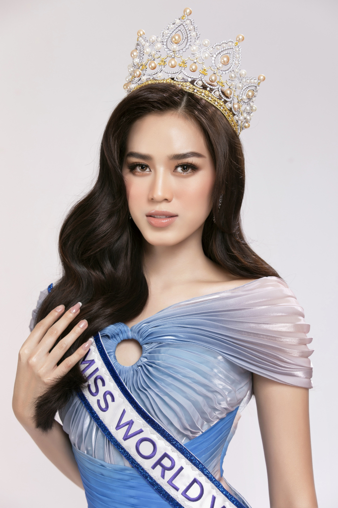 Hoa hậu Đỗ Thị Hà khoe nhan sắc rạng rỡ, đường cong quyến rũ trước ngày lên đường thi Miss World 2021