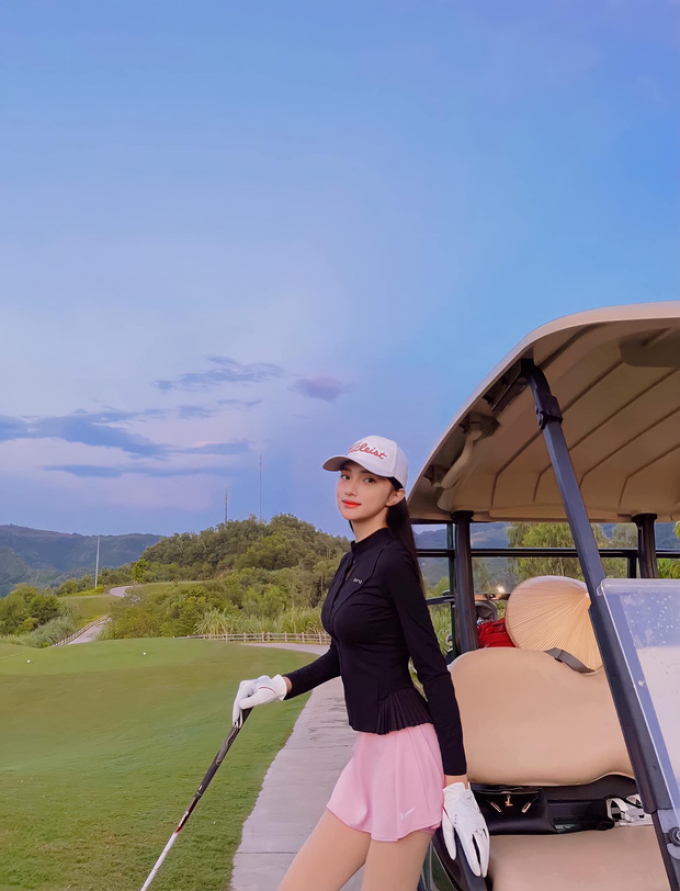 Hương Giang buông tha sân golf, lên đồ khoe dáng, thả thính thế này hỏi sao CEO Matt Liu không mê mẩn?