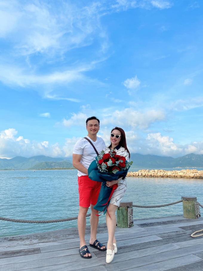 Sao Việt tặng quà cho vợ bầu: Khắc Việt tậu 2 căn nhà, Chi Bảo “mạnh tay” mua xế hộp 20 tỷ