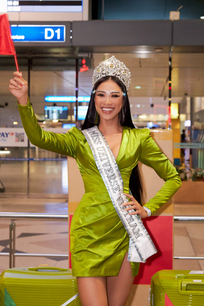 Á hậu Kim Duyên đội vương miện đầy kiêu hãnh, đóng phạt 99 triệu, lên đường dự thi Miss Universe
