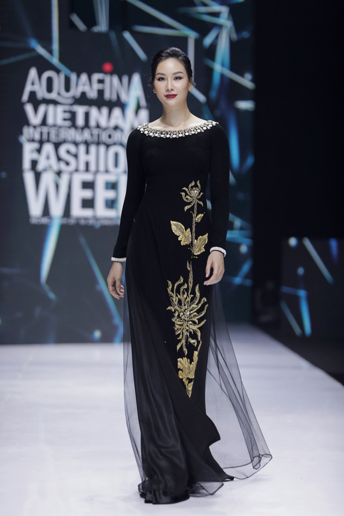 Siêu mẫu Anh Thư, Trang Trần quét sạch sàn diễn với thần thái kiêu sa trong BST áo dài của NTK Minh Châu