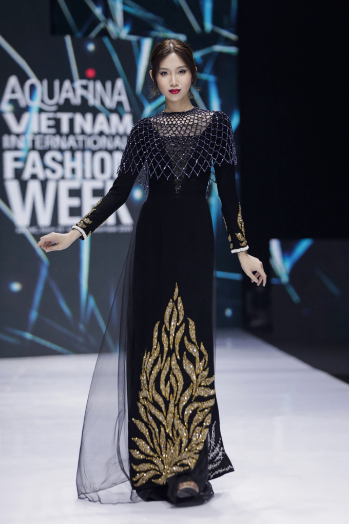 Siêu mẫu Anh Thư, Trang Trần quét sạch sàn diễn với thần thái kiêu sa trong BST áo dài của NTK Minh Châu