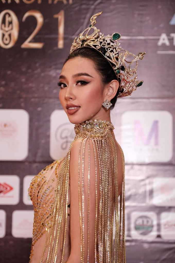 Thùy Tiên lộng lẫy như nữ hoàng, trao vương miện cho Tân Hoa hậu Hòa bình Chiang Mai - Thái Lan