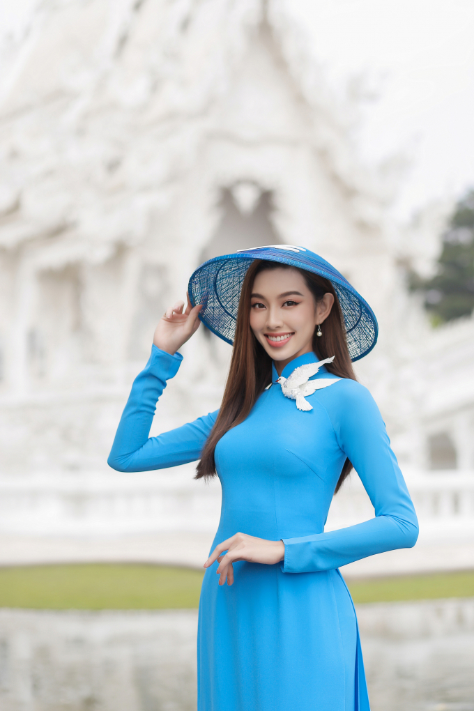 Thùy Tiên tung trọn bộ ảnh áo dài chụp ở chùa Trắng - Thái Lan, ý nghĩa đặc biệt khiến fans trầm trồ