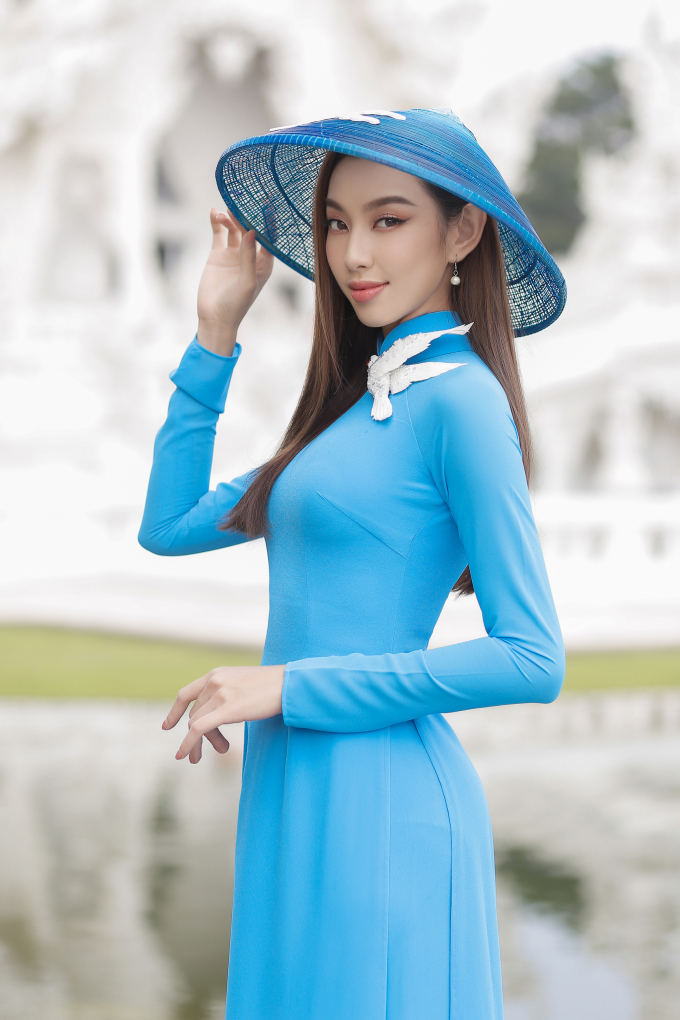 Thùy Tiên tung trọn bộ ảnh áo dài chụp ở chùa Trắng - Thái Lan, ý nghĩa đặc biệt khiến fans trầm trồ