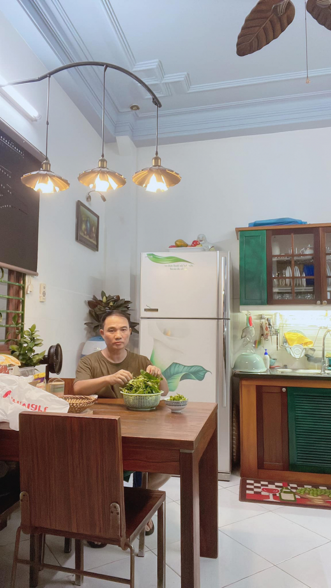 Cuộc sống của ca sĩ Quang Linh ở tuổi U60: Chăm chỉ vào bếp, độc thân nhưng vẫn vui vẻ, yêu đời