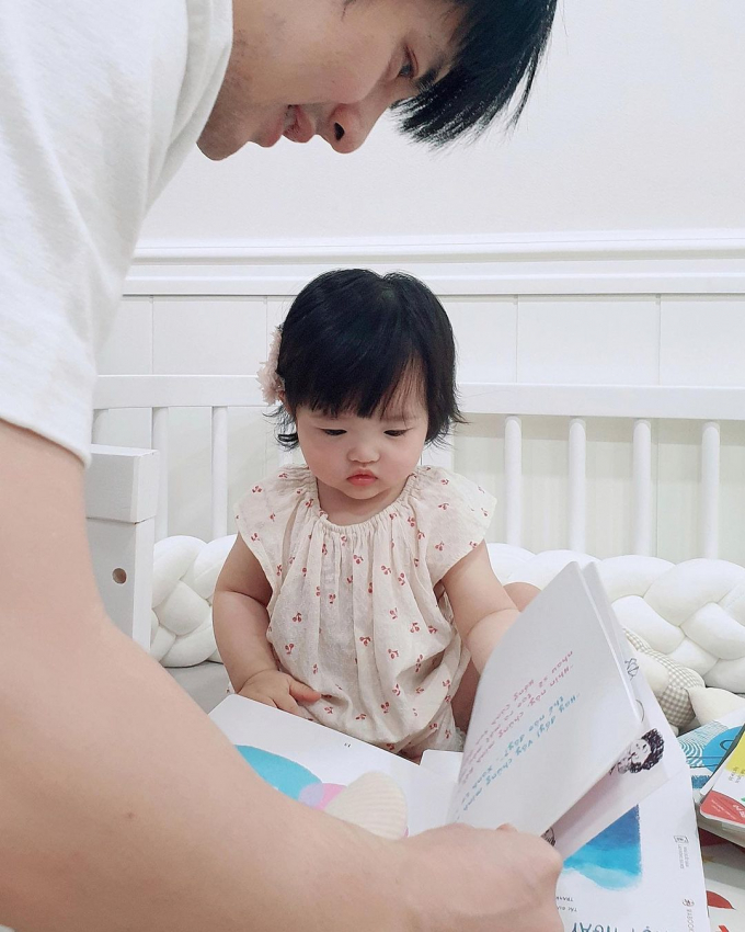Nhóc tỳ nhà sao Việt chăm học: Lisa - Leon mê đọc sách, bé Bo nhà Hòa Minzy cực giỏi tiếng Anh