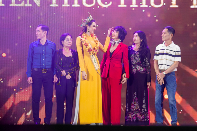 Hoa hậu Thùy Tiên bảo trợ 15 em bé mất bố mẹ vì Covid-19: Xinh đẹp lại có lòng nhân ái!